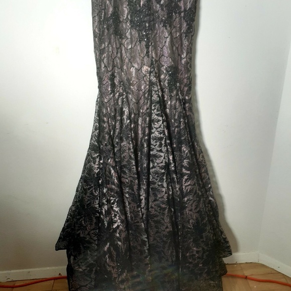 Mac Duggal Size 8 Gown - Picture 4 of 6